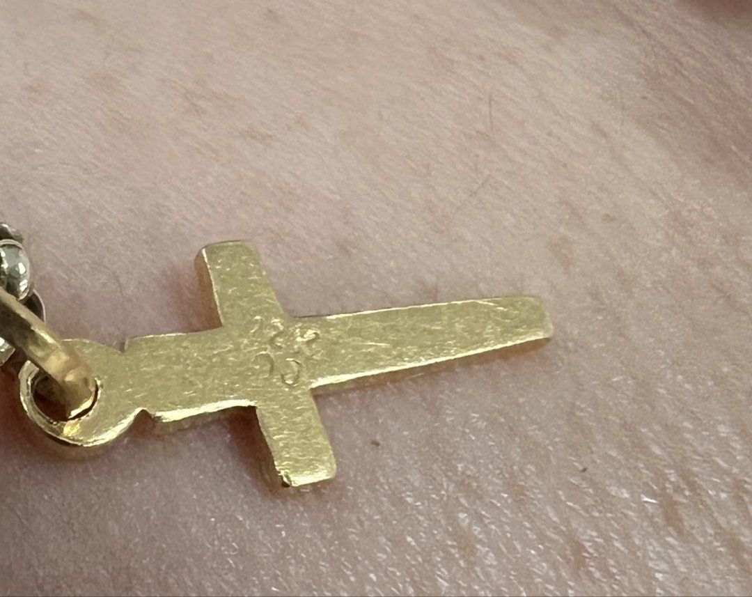 Pendant cross (Category: Charms) located in Cavite. Submitted by albooz (Listing ID 1471038969, Image 1). Description: 21k cross pendant 0.81 g for only .