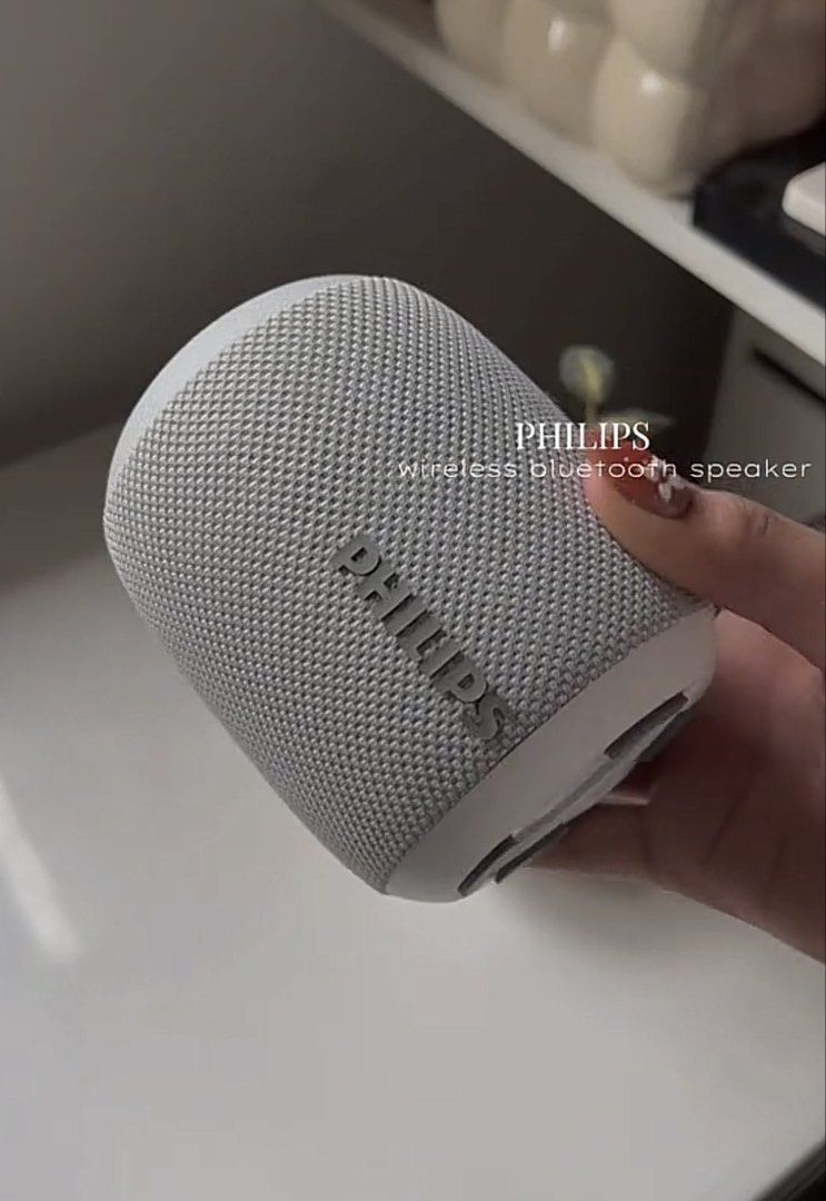 Philips Wireless Bluetooth Speaker (Category: Soundbars, Speakers & Amplifiers) located in San Simon. Submitted by crazycaliforniamaki12 (Listing ID 1470936479, Image 1). Description: - Authentic Philips wireless Bluetooth speaker - Sleek grey mesh fabric with compact cylindrical design - Convenient top control buttons for easy operation - Includes original blue box packaging - Perfect for portable, high-quality music listening anywhere - Meetup 