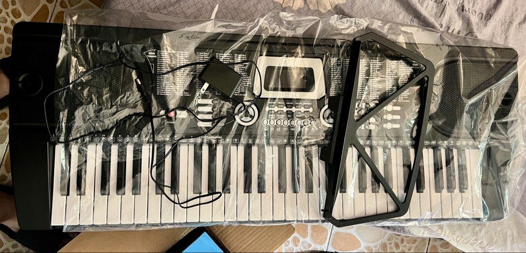 Piano Davis 61 keys unused (Category: Musical Instruments) located in Manila. Submitted by rie.irebaria (Listing ID 1470936632, Image 1). Description: 3500 srp. Di nagagamit binigay lang sakin. Pwede lalamove or meet up CK Mall brookside cainta..