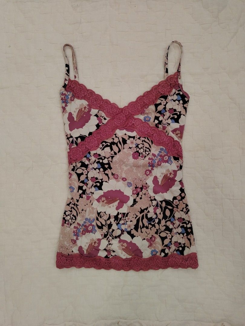 Pink floral camisole (Category: Sleeveless) located in Panabo. Submitted by _elfiethreads (Listing ID 1471057500, Image 1). Description: Small-med No flaws!.