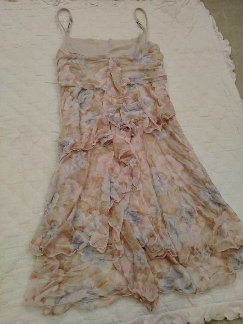 Pink floral whimsy top (Category: Sleeveless) located in Panabo. Submitted by _elfiethreads (Listing ID 1471059349, Image 2). Description: Small-medium No flaws.