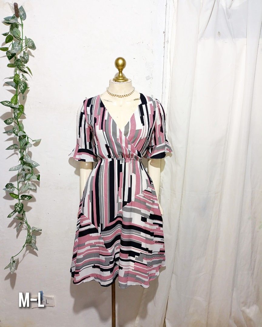 pink printed elegant dress (Category: Dresses) located in Pateros City. Submitted by amj_amj (Listing ID 1471092727, Image 1). Description: .