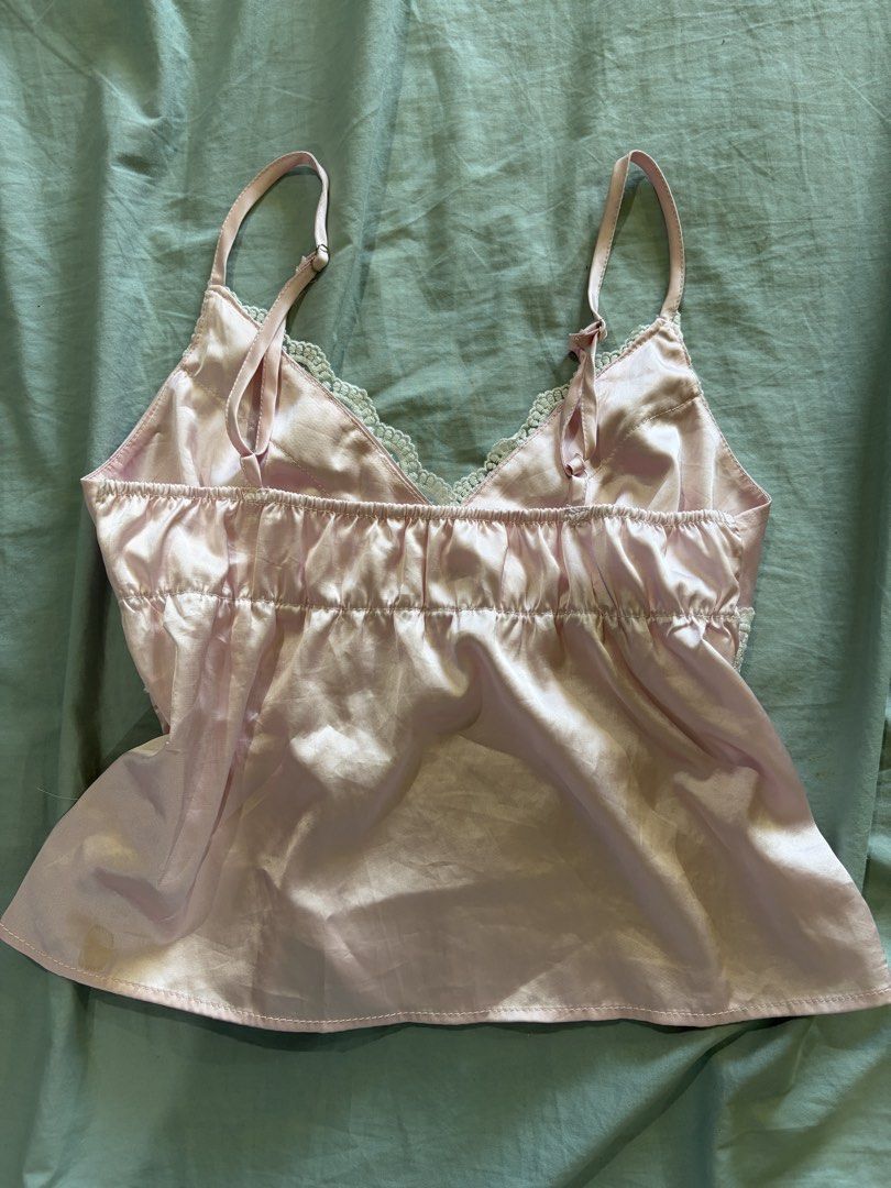 Pink Top (Category: Sleeveless) located in Manila. Submitted by juliaespiritu_ (Listing ID 1470972189, Image 3). Description: Very comfy and in good condition.
