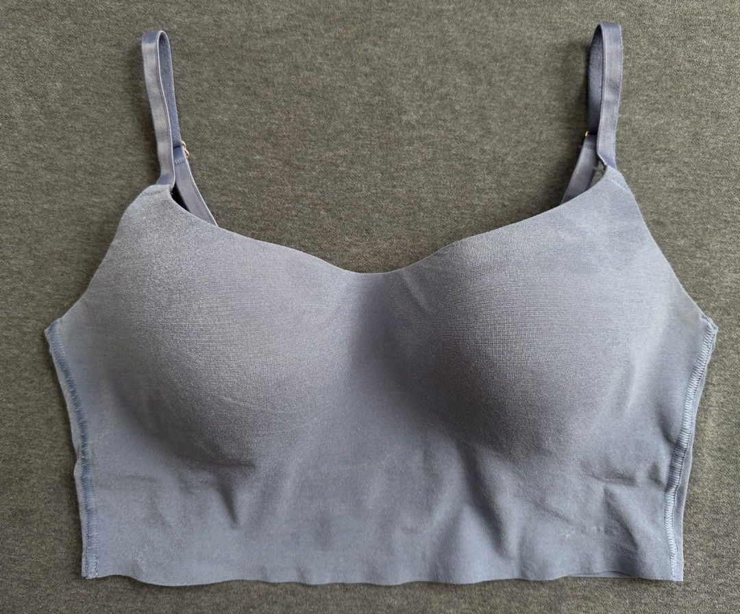 Pink vs wireless bra 34cd/36ab (Category: Undergarments & Loungewear) located in Llanera. Submitted by expresclothing (Listing ID 1471061635, Image 2). Description: .