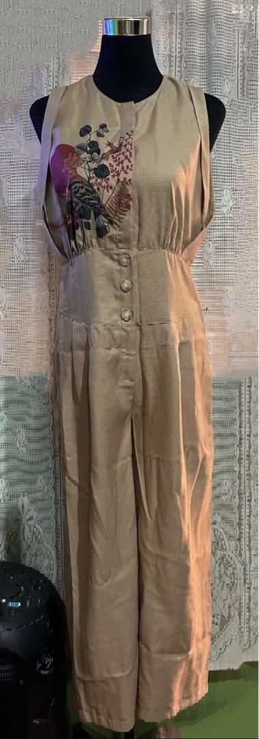 Plains and prints (Category: Jumpsuits) located in Manila. Submitted by mgfreya (Listing ID 1471061288, Image 1). Description: Plains and prints medium euc💕💕💕.