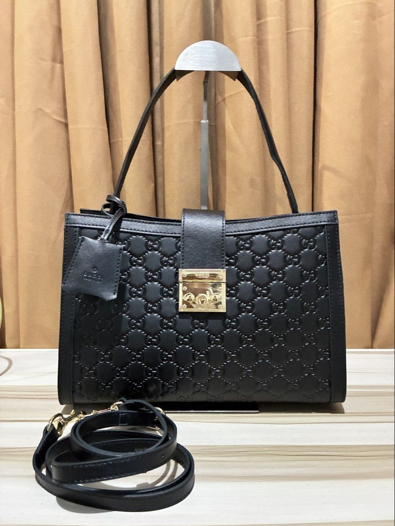 Padlock Medium (Category: Luxury Bags & Wallets) located in Manila. Submitted by finders_keepers651 (Listing ID 1471039245, Image 1). Description: .