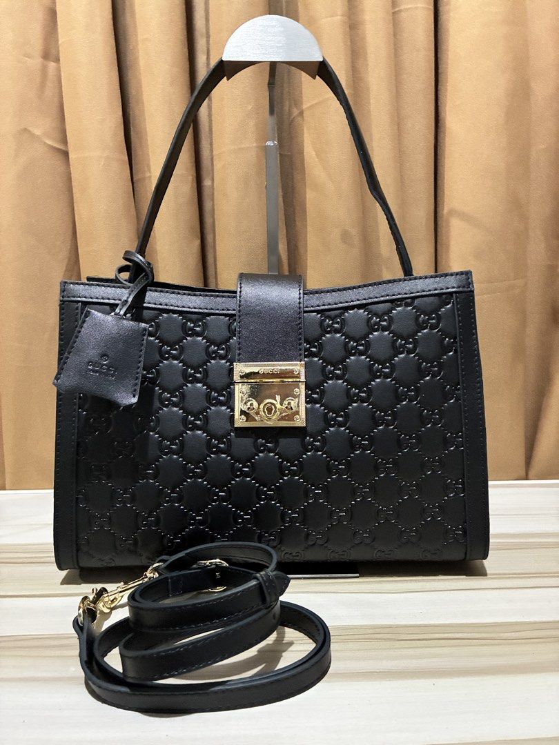 Padlock Medium (Category: Luxury Bags & Wallets) located in Manila. Submitted by finders_keepers651 (Listing ID 1471039245, Image 2). Description: .