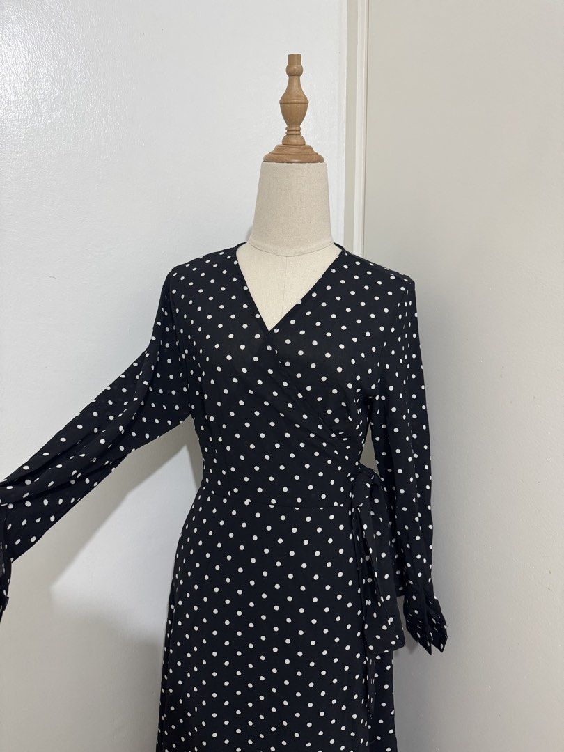 Polka Wrap Casual Dress (Category: Dresses) located in Manila. Submitted by preloved.by.bunny (Listing ID 1471059814, Image 2). Description: .
