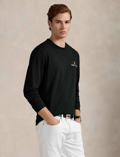 Polo Ralph Lauren long-sleeve (Category: Coats, Jackets and Outerwear) located in Caloocan City. Submitted by renowear (Listing ID 1470933160, Image 2). Description: Polo Ralph Lauren long-sleeve As New Condition Color Rate: 9.8/10 No Issue Authentic/Legit Measurements • Width: 22.5 • Length: 29 Price: 1000 obo DM IF INTERESTED📥.