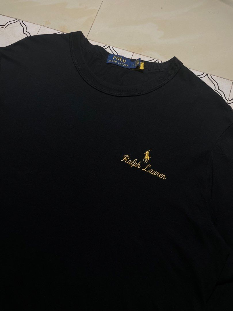 Polo Ralph Lauren long-sleeve (Category: Coats, Jackets and Outerwear) located in Caloocan City. Submitted by renowear (Listing ID 1470933160, Image 3). Description: Polo Ralph Lauren long-sleeve As New Condition Color Rate: 9.8/10 No Issue Authentic/Legit Measurements • Width: 22.5 • Length: 29 Price: 1000 obo DM IF INTERESTED📥.