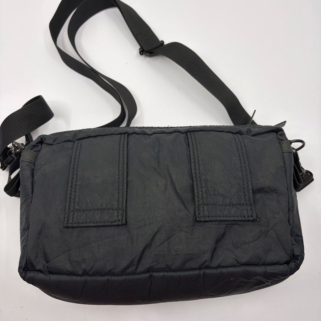 PORTER SLING BAG (Category: Luxury Bags & Wallets) located in Manila. Submitted by mnlhappybattle (Listing ID 1470980902, Image 2). Description: PORTER SLING BAG Hood Presentable condition .