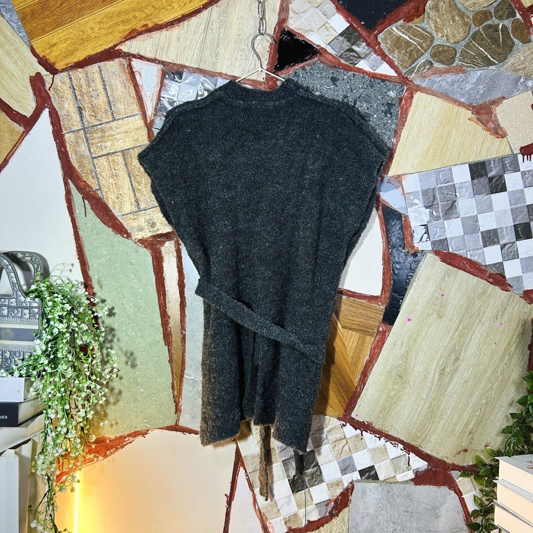 Prada knit (Category: Luxury Apparel) located in Baguio. Submitted by kckc_luxury (Listing ID 1471094473, Image 3). Description: 🌸 TINY PINK SPOTS ARE LENS DAMAGE, NOT CLOTH STAINS ————————— ❗️KINDLY READ BEFORE MAKING AN OFFER❗️ LISTING DETAILS size:Large width x length (inches):25x23-29 condition: EXCELLENT --- MOP: Gcash / BPI MOD: J&T / JRS LOCATION: Baguio City --- NOTE: • Manage your expectations • Photos did not go under any edit but colo