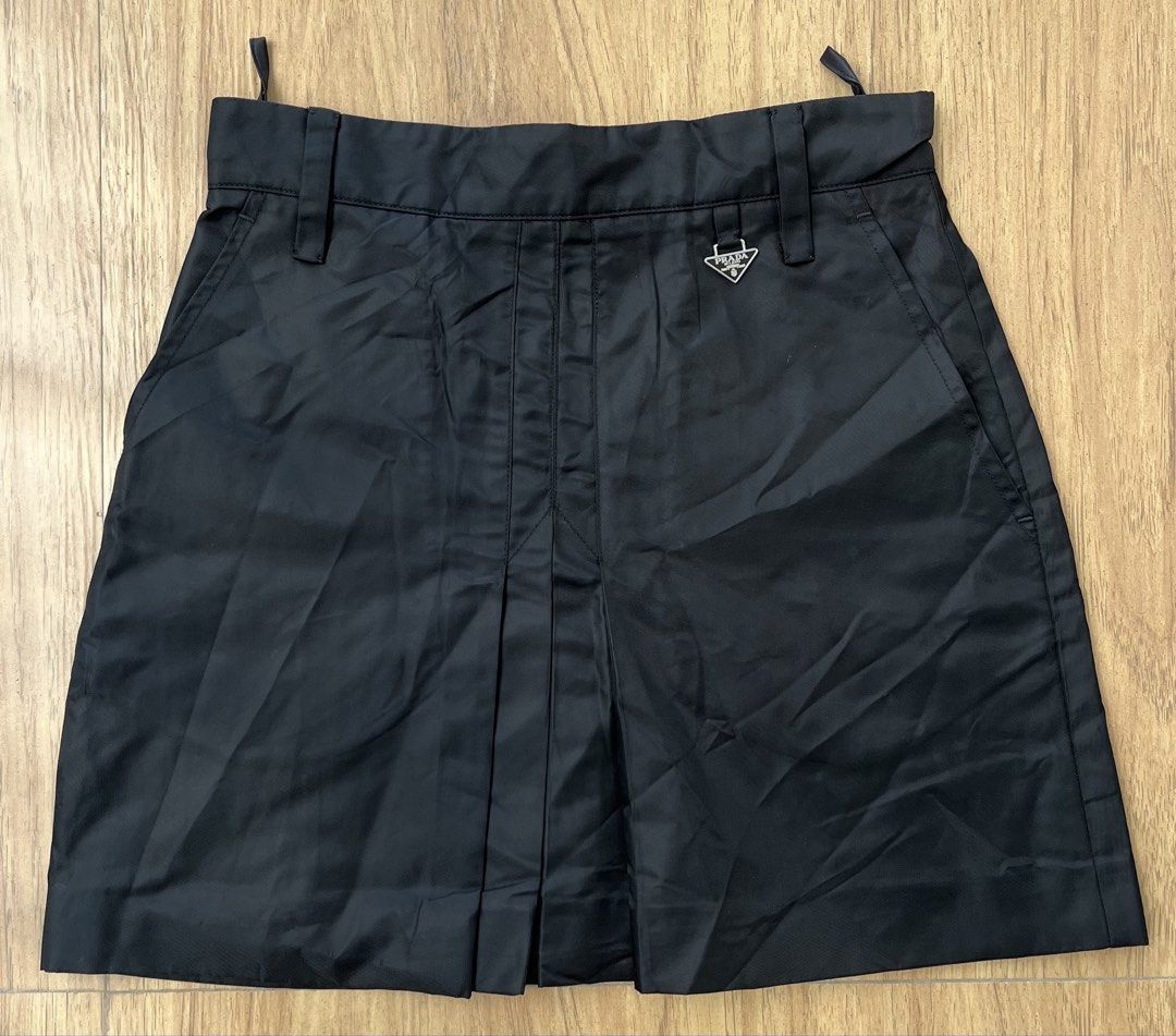 PRADA RE NYLON MINI SKIRT (Category: Skirts) located in Manila. Submitted by kramice (Listing ID 1471011428, Image 1). Description: PRADA RENYLON MINI SKIRT EXCE CONDI Length 16.5 Width 14 DM📩.