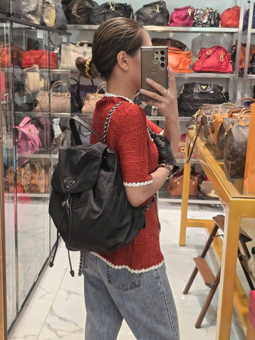 Prada Re-Nylon Backpack Authentic💯💯 (Category: Backpacks) located in Davao. Submitted by SecondhandItems97 (Listing ID 1470999473, Image 2). Description: Medium size Includes generic dustbag.