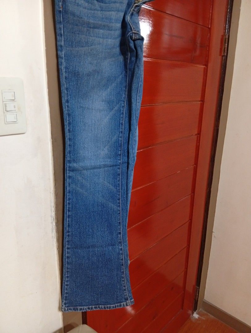 PRELOVED BOOTCUT Blue Denim Jeans Pants (Category: Jeans) located in Manila. Submitted by matchpoint (Listing ID 1471098302, Image 1). Description: -PRELOVED JEANS 150 PESOS ONLY Color/Wash: Medium blue wash - Closure: Standard zip fly and button closure - Style: Casual everyday wear.