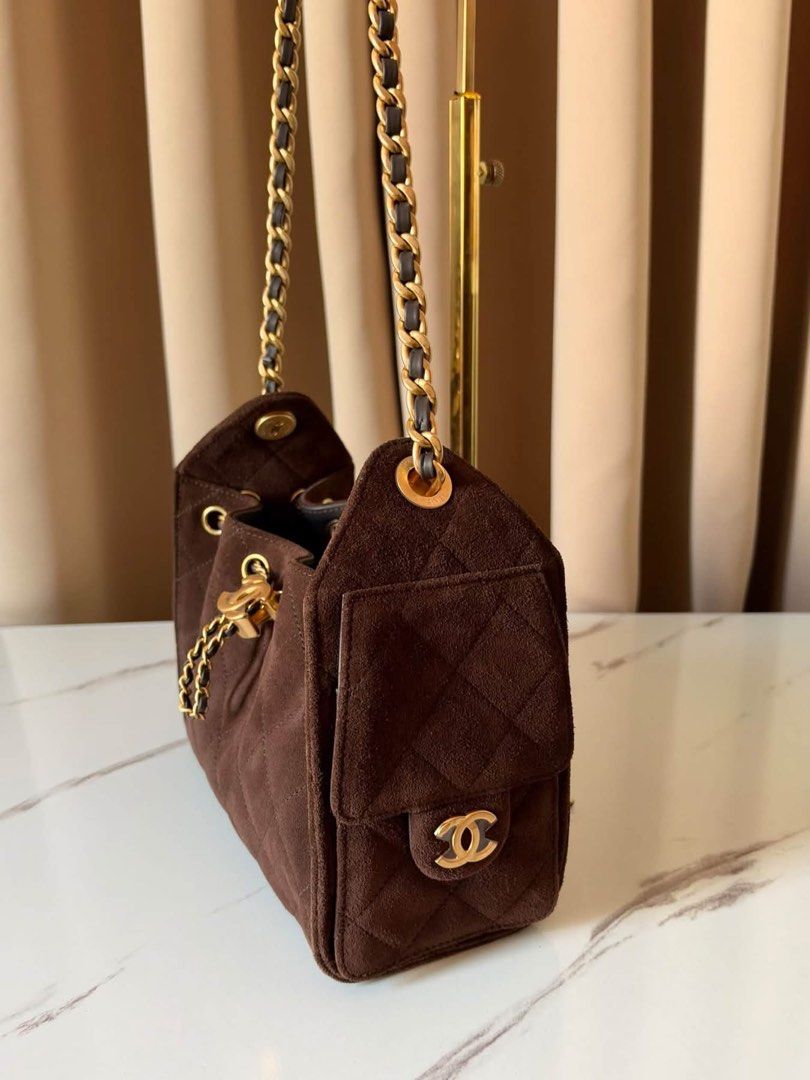 Preloved CC25 Mini Suede Leather (Category: Luxury Bags & Wallets) located in Manila. Submitted by bagsandmanymanymore1 (Listing ID 1470947973, Image 3). Description: Preloved CC25 Drawstring What you see is what you get Gold hardware Suede Leather Rank SA Please read before you order 👉🏻❗️Payment first before shipping ❗️Cut off time of payment 11am sameday delivery ❗️NO MEET UP / NO PICK UP ❗️ORDER CANNOT BE CANCELLED ❗️PLEASE DON’T BUY IF YOU 