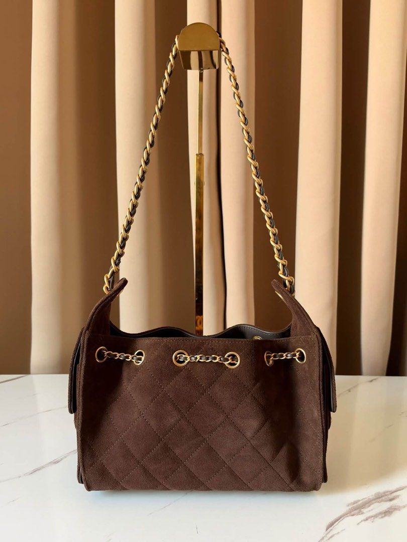Preloved CC25 Mini Suede Leather (Category: Luxury Bags & Wallets) located in Manila. Submitted by bagsandmanymanymore1 (Listing ID 1470947973, Image 2). Description: Preloved CC25 Drawstring What you see is what you get Gold hardware Suede Leather Rank SA Please read before you order 👉🏻❗️Payment first before shipping ❗️Cut off time of payment 11am sameday delivery ❗️NO MEET UP / NO PICK UP ❗️ORDER CANNOT BE CANCELLED ❗️PLEASE DON’T BUY IF YOU 