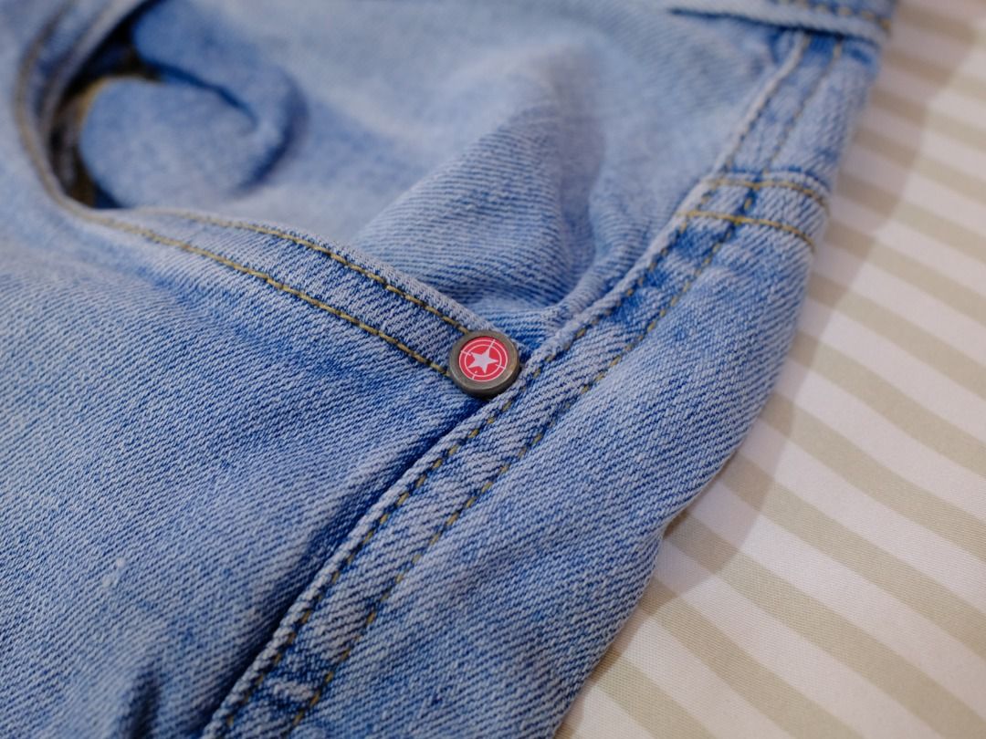 Pre-Loved Clothes | Light Wash Denim Jeans Pants (Category: Jeans) located in Obando. Submitted by chokbotsss (Listing ID 1471016366, Image 3). Description: Pre-Loved Clothes - Price: 200 - Brand: N/A - Color: Light Wash Blue - Size: N/A (for waist 28 to 30) - Issue: None Payment: Gcash/Bank Transfer Delivery: Lalamove/LBC Location: Maysilo, Malabon City.