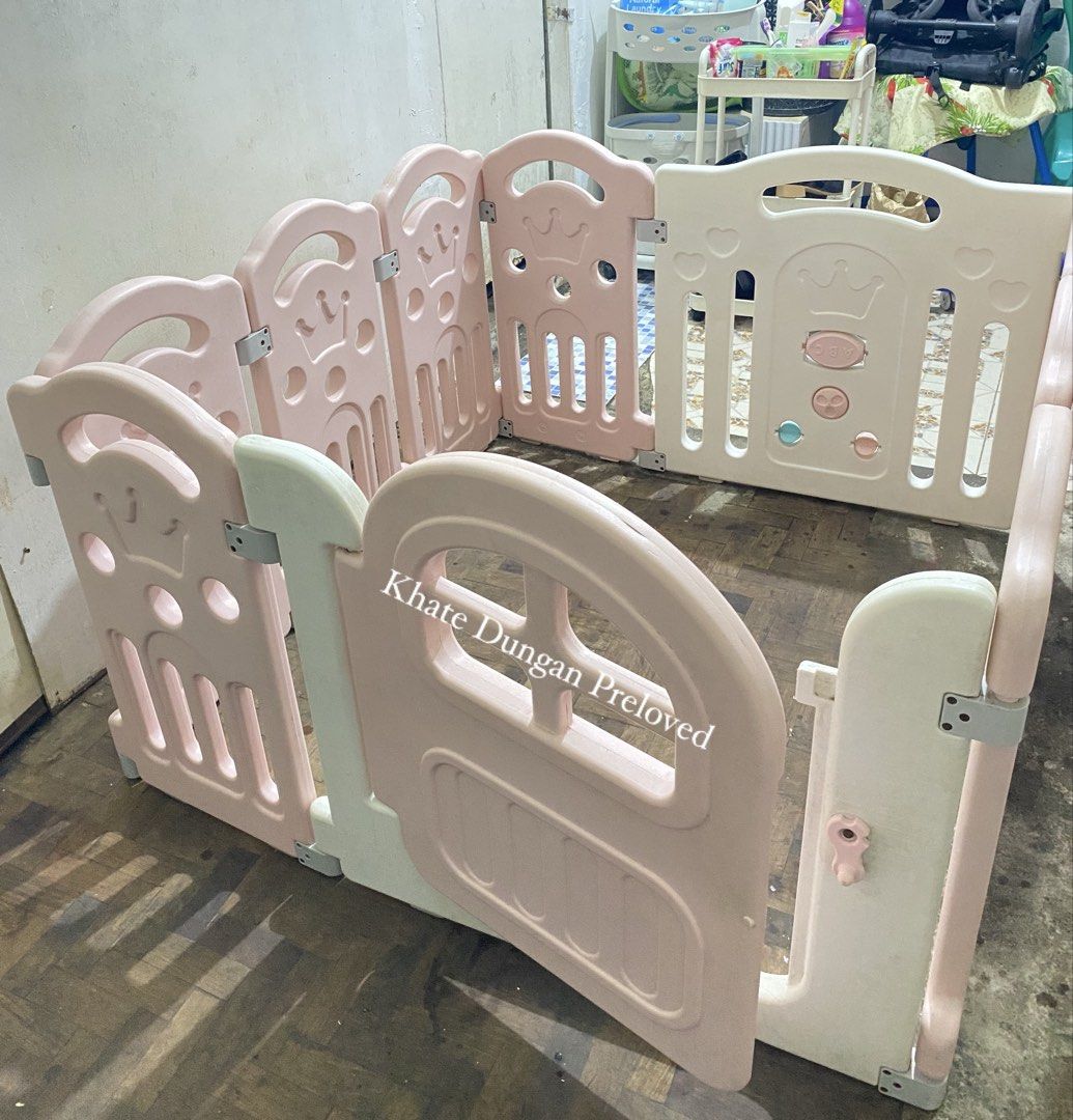 Preloved Playpen Pink heavy duty (Category: Safety Gates, Locks & Protectors) located in Quezon City. Submitted by delacruzka25783 (Listing ID 1470947463, Image 3). Description: Price negotiable, issue indicated in photo. 📍Anonas, Qc.