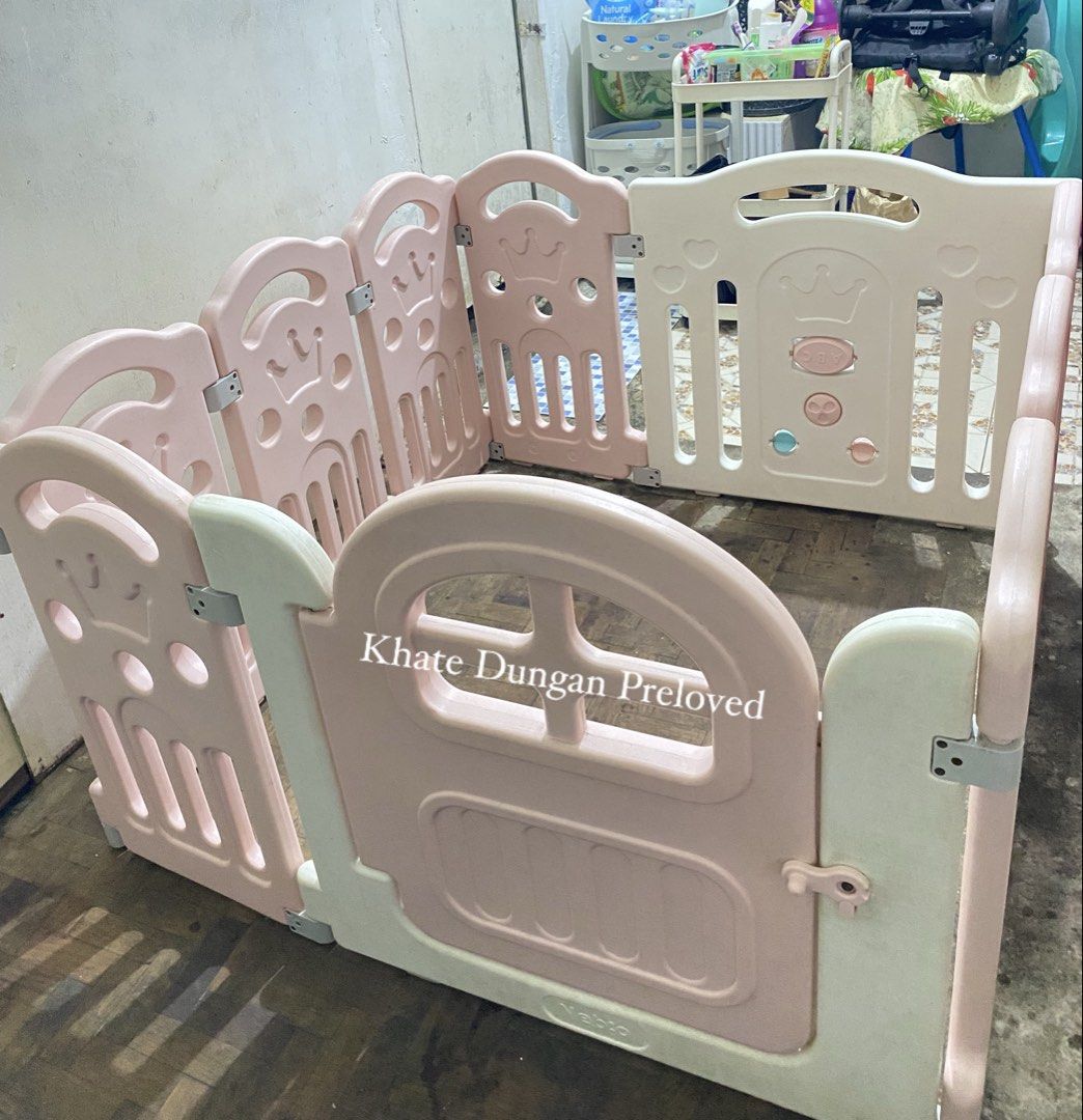 Preloved Playpen Pink heavy duty (Category: Safety Gates, Locks & Protectors) located in Quezon City. Submitted by delacruzka25783 (Listing ID 1470947463, Image 2). Description: Price negotiable, issue indicated in photo. 📍Anonas, Qc.