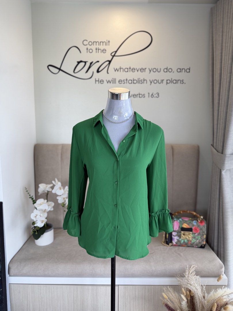 Preloved Women’s Tops Blouses (Category: Sleeveless) located in Taguig. Submitted by imkikay (Listing ID 1470979702, Image 3). Description: On SALE!!! P100 each only. Like new. Some were just washed but never worn. Some only worn once or twice only. Major closet cleanup. .