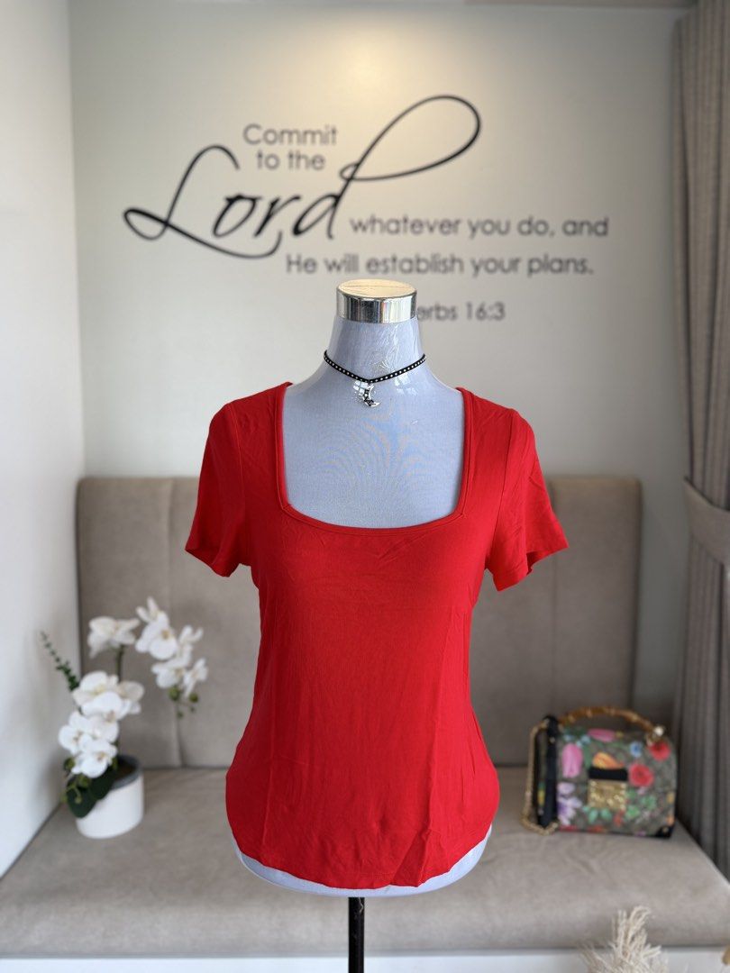 Preloved Women’s Tops Blouses (Category: Sleeveless) located in Taguig. Submitted by imkikay (Listing ID 1470979702, Image 2). Description: On SALE!!! P100 each only. Like new. Some were just washed but never worn. Some only worn once or twice only. Major closet cleanup. .