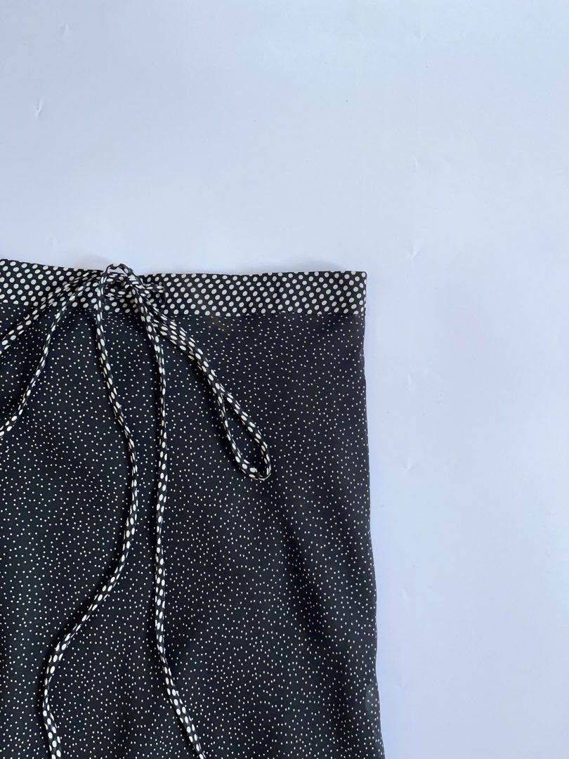 [PREVIEW] Chiffon Micro Dot Drawstring Waist Flowy Skirt (Category: Skirts) located in Lianga. Submitted by preyala (Listing ID 1471048235, Image 2). Description: [PREVIEW] Chiffon Micro Dot Drawstring Waist Flowy Skirt Size: M Waist: 27-28 Length: 26 Mine 350 Grab 380 Grabbing ends at 10:00 PM (today).