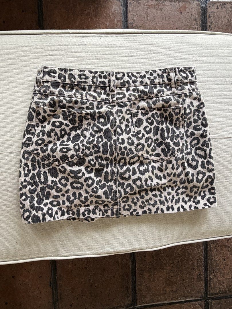 Printed Vintage Skirt (Category: Skirts) located in Manila. Submitted by juliaespiritu_ (Listing ID 1470962265, Image 3). Description: Thrifted this and used only once .
