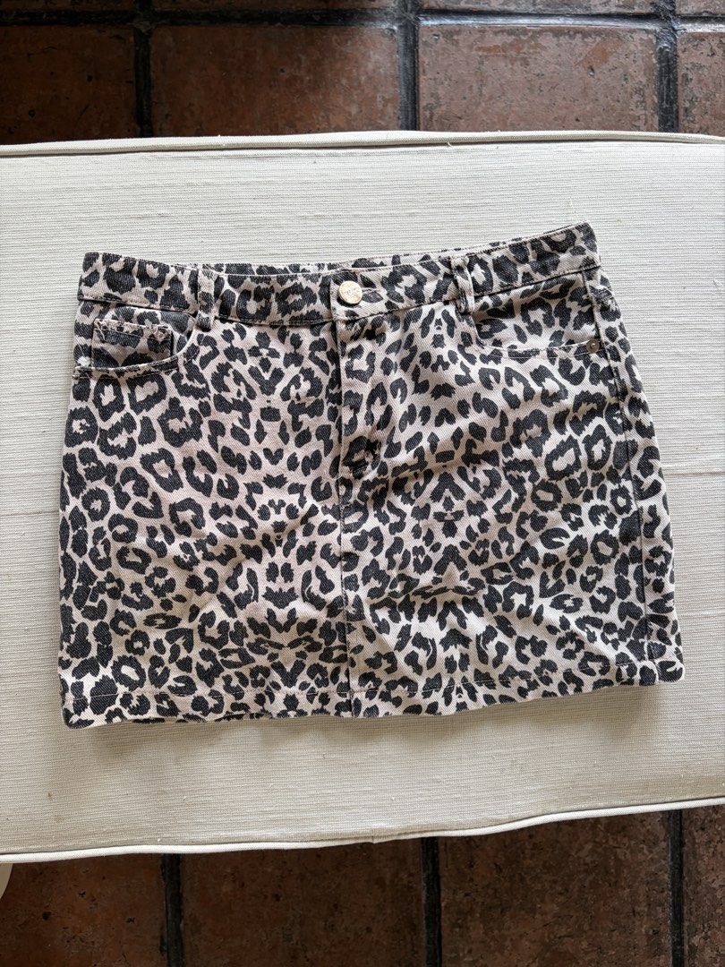 Printed Vintage Skirt (Category: Skirts) located in Manila. Submitted by juliaespiritu_ (Listing ID 1470962265, Image 1). Description: Thrifted this and used only once .