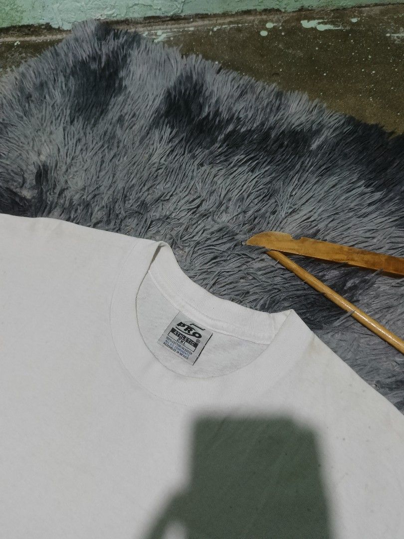 Pro Athletic White T-Shirt 2XL (Category: Tshirts & Polo Shirts ) located in Las Pinas. Submitted by jowardbemi21707 (Listing ID 1471095863, Image 3). Description: Pro Athletic plain white t-shirt. Size 2XL tag at the collar. Short sleeves and classic crew neckline. Solid white base fabric with standard stitching. Assembled in Mexico tag inside. Heavyweight blank tee style..