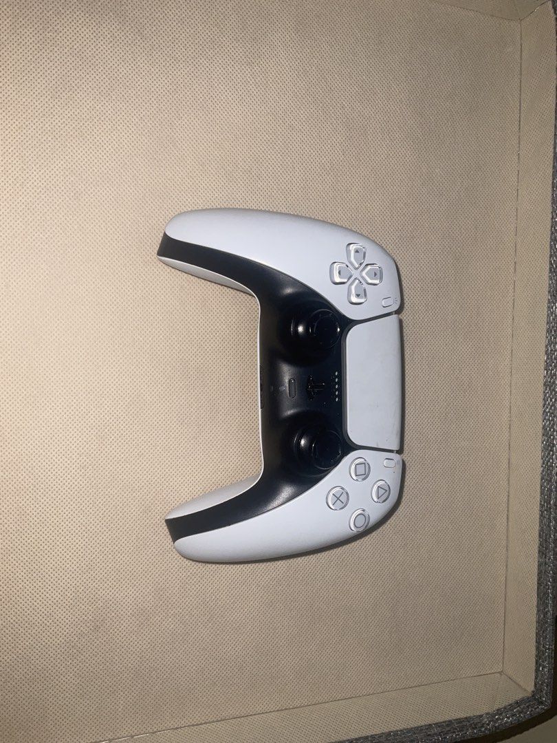 ps5 controller (Category: PlayStation) located in Singapore. Submitted by idkbruh.213 (Listing ID 1471043017, Image 1). Description: .