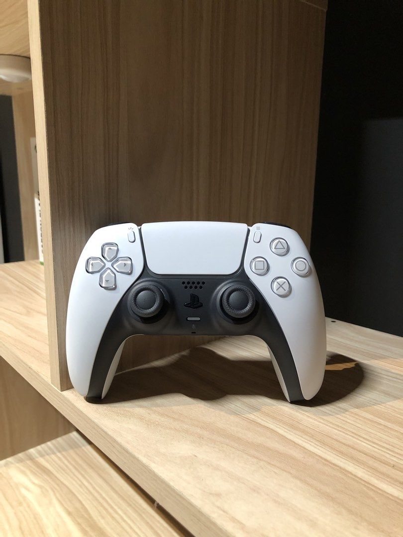 PS5 CONTROLLER (WHITE) (Category: Controllers) located in Petaling Jaya. Submitted by aikilyugaming (Listing ID 1470967513, Image 1). Description: PS5 CONTROLLER (WHITE) ✅ PRE-OWNED Price: RM250.00 Self Pickup/Lalamove/Postage Berminat boleh hubungi kami👇🏻 📞Aikilyu Gaming 017-9479633 📍Adress: 5-1, Jalan Camar 4/5A, Seksyen 4 Kota Damansara, Kota Damansara, 47810 Petaling Jaya, Selangor 📌 Business Hour: Tue to Sat: 10.30am - 7.30pm Sun: 10am 