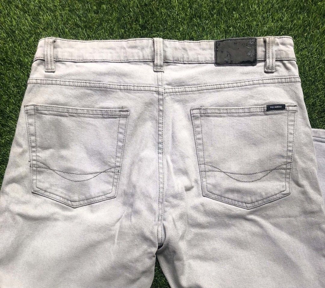 Pull&Bear Grey Denim Jeans Size EUR 42 (Category: Jeans) located in Taguig. Submitted by villajoseph318 (Listing ID 1470971087, Image 2). Description: - Brand: Pull&Bear - Size: EUR 42 / MEX 32 - Color/Wash: Light wash grey denim - Fit: Regular fit - Material/Origin: Made in Bangladesh - Features: Classic five-pocket design, branded button closure, and back pocket logo tag - Condition: Clean stitching with standard belt loops.