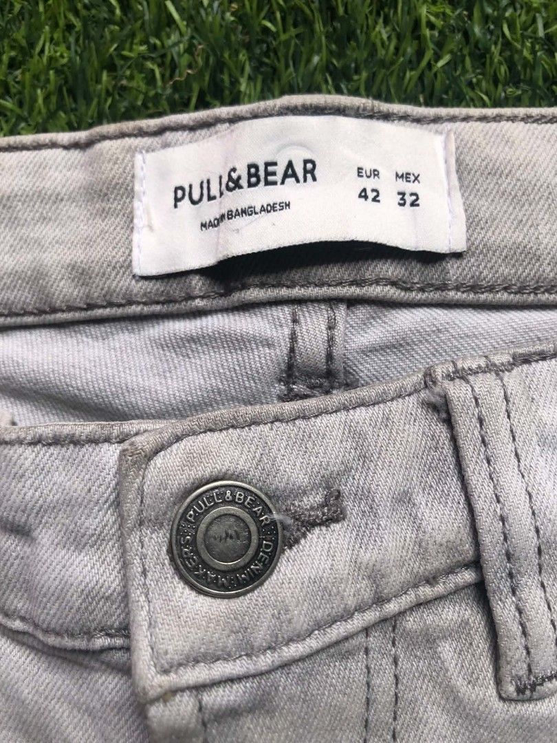 Pull&Bear Grey Denim Jeans Size EUR 42 (Category: Jeans) located in Taguig. Submitted by villajoseph318 (Listing ID 1470971087, Image 3). Description: - Brand: Pull&Bear - Size: EUR 42 / MEX 32 - Color/Wash: Light wash grey denim - Fit: Regular fit - Material/Origin: Made in Bangladesh - Features: Classic five-pocket design, branded button closure, and back pocket logo tag - Condition: Clean stitching with standard belt loops.