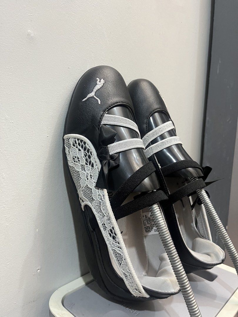 Puma Black and White Lace Bow Sneakers (Category: Sneakers) located in Malabon City. Submitted by delacruzde41483 (Listing ID 1470980888, Image 2). Description: PUMA Speedcat Ballet Lace — Black/White • Bought for ₱9,000 • Only worn twice size37/37.5 • No box — pinagkakalmot ng pusa • Shoes are in good condition ✨ • Please see photos for actual condition 💰 Selling price: ₱5k negotiable RFS: Decluttering / rarely used 📩 PM if interested. Serious