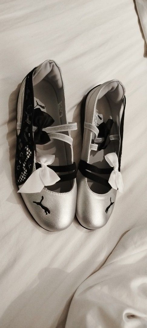 Puma Speedcat Ballet Silver Black Lace (Category: Flats & Sandals) located in Mandaluyong City. Submitted by miracleh (Listing ID 1471082365, Image 1). Description: - Brand: Puma Speedcat Ballet flats - Color: Silver with black and white ribbon bows - Features: Criss-cross elastic top straps and stylish black lace outer details - Condition: Brand new, unworn, with original tags still attached inside - Provenance: Purchased from Giay Trung (receip