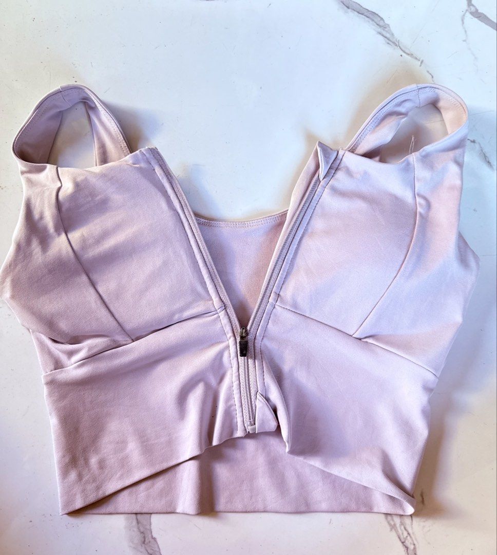 Purple padded activewear top (Category: Activewear) located in Manila. Submitted by mariadarna (Listing ID 1471057402, Image 1). Description: .