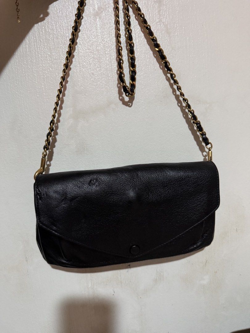 Rabeanco leather pouch/ shoulder bag (Category: Shoulder Bags) located in San Pablo. Submitted by prelovedbymistyblue (Listing ID 1470989657, Image 1). Description: Genuine leather Rabeanco pouch/shoulder bag. With removable chain strap. Only flaw is the dents on the leather. Many compartments. Still very nice. Measures 10 x 5.5 inches. Selling low for 1100 for geneuine leather Rabeanco. .