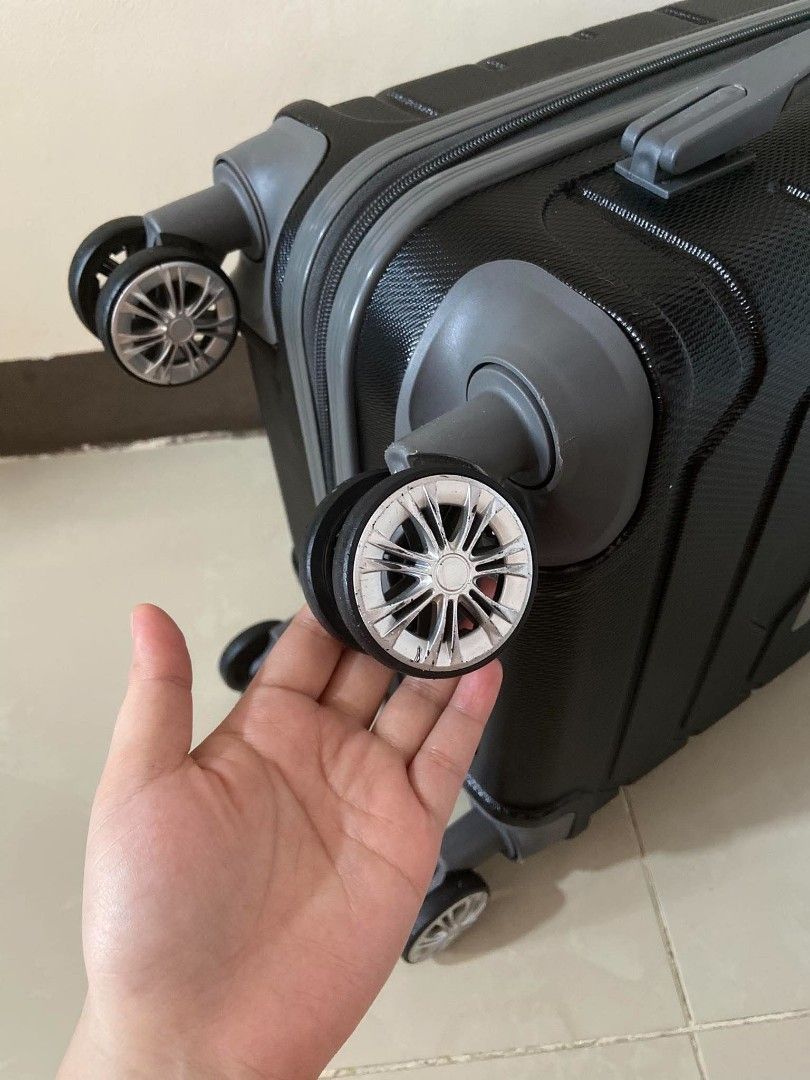Racini Brand (Category: Luggage) located in Manila. Submitted by jzjapansurplus (Listing ID 1470968293, Image 2). Description: 😍JACKPOT MAKINIS😍 📍RACINI Brand Imported from japan CABIN,SMALL,HAND CARRY SIZE ✨Polycarbonate Hardcase ✨Top and Side Carrier Handle ✨Telescopic Push Handle ✨Security coded lock TSA approved ✨Smooth and Silent Double 360 Rotation wheels ✨Wide space Suitcase With Support Strap and Pocket ✨Lightweight NO ISSUE‼️Very Good