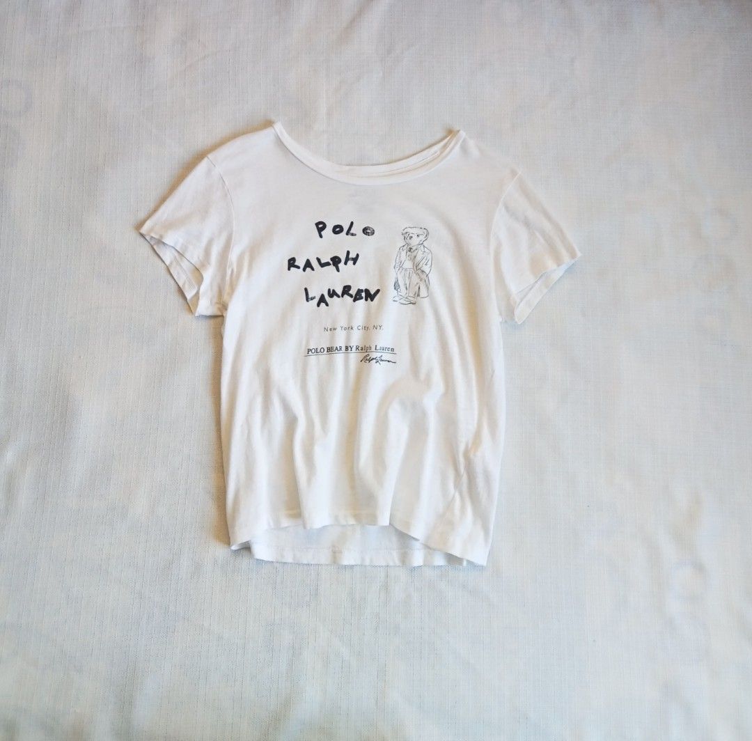 Ralph Lauren polo bear roundneck tee (Category: Shirts) located in Bagabag. Submitted by thrift_stories96 (Listing ID 1471097460, Image 1). Description: Ralph Lauren polo bear roundneck tee Small Length - 20.5 Width - 17 Condition - 8/10 Color rate - 9/10 Flaw - hole sa may likuran ng balikat Need po itahi..