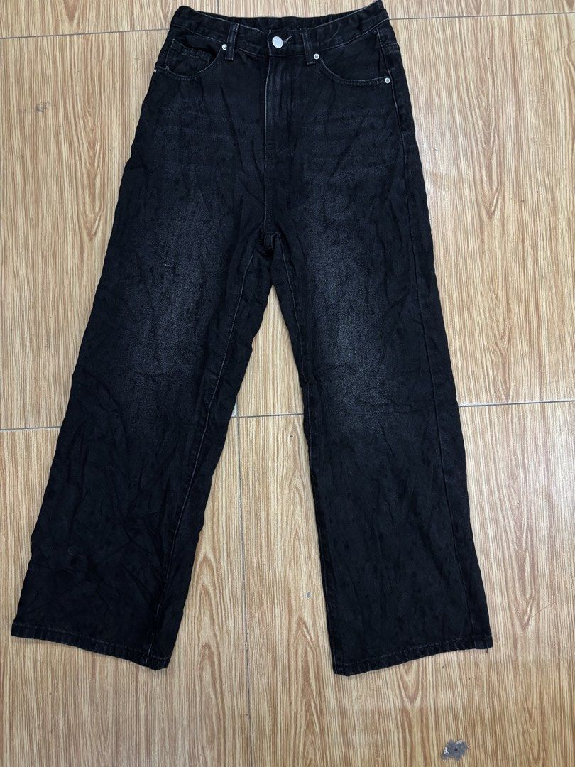 Random Baggy pants (Category: Jeans) located in Zamboanga. Submitted by thriftitup0430 (Listing ID 1470988877, Image 1). Description: Baggy pants Excellent condition W28 L39 Leg open 10.5.