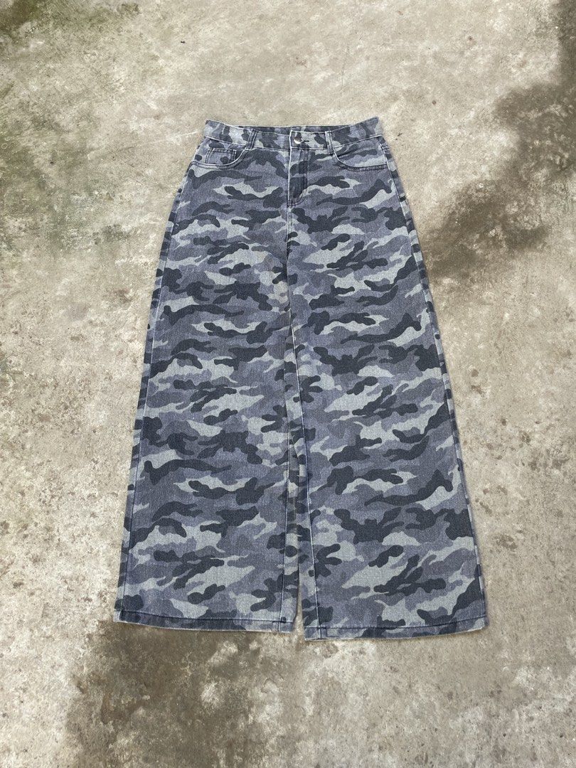 Random Camouflage Baggy Jeans (Category: Jeans) located in Roxas City. Submitted by patch_archive (Listing ID 1471059541, Image 1). Description: Random Camouflage Baggy Jeans 🔫 📏 ACTUAL DIMENSION USING INCHES 👖 WAIST : 30 👖 LENGTH : 40 👖 THIGH : 40 👖 HEM : 10 👖 FLAWS : NONE 🏷️ PRICE : 500 PHP + SF * MESSAGE ME IF YOU HAVE ANY OTHER QUESTION ABOUT SIZING . 🚚 Local shipping fee ( 70-85 Php) ✈️ International Shipping fee cost “DM” 💳 Mode o