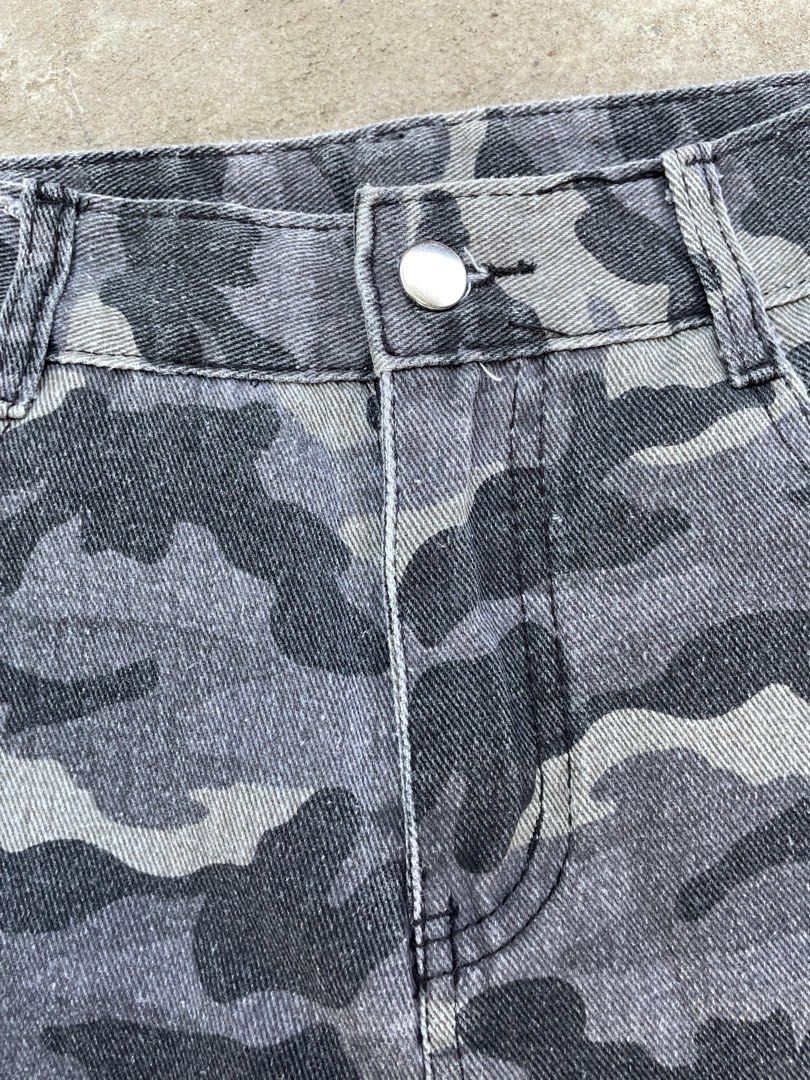 Random Camouflage Baggy Jeans (Category: Jeans) located in Roxas City. Submitted by patch_archive (Listing ID 1471059541, Image 3). Description: Random Camouflage Baggy Jeans 🔫 📏 ACTUAL DIMENSION USING INCHES 👖 WAIST : 30 👖 LENGTH : 40 👖 THIGH : 40 👖 HEM : 10 👖 FLAWS : NONE 🏷️ PRICE : 500 PHP + SF * MESSAGE ME IF YOU HAVE ANY OTHER QUESTION ABOUT SIZING . 🚚 Local shipping fee ( 70-85 Php) ✈️ International Shipping fee cost “DM” 💳 Mode o