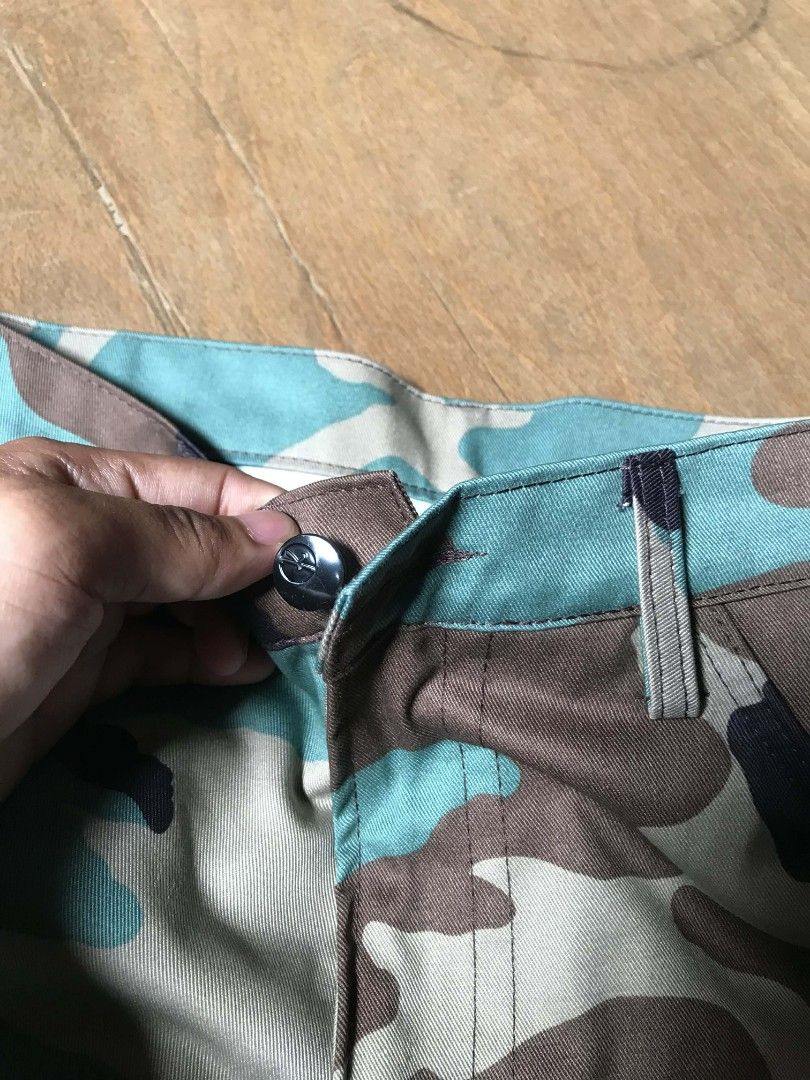 Random cargo camou (Category: Shorts) located in Manila. Submitted by thriftnicarl.3 (Listing ID 1470961651, Image 3). Description: waist - 33 length - 21 thigh - 13 leg open - 11 price - 380 ship via jnt.