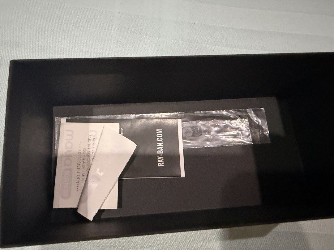 Ray ban polarized sunglasses (Category: Sunglasses & Eyewear) located in Muntinlupa City. Submitted by rich_m33 (Listing ID 1471030559, Image 3). Description: Only used 2x. In very good condition. With all orig box n case. Bought from vision express alabang..