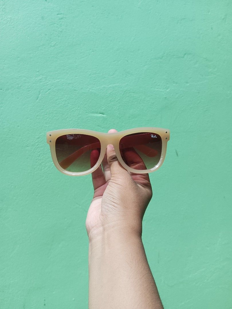 Ray-Ban Clear Pink Gradient Sunglasses (Category: Sunglasses & Eyewear) located in Silang. Submitted by amara_apparel (Listing ID 1471112837, Image 2). Description: - Brand: Ray-Ban - Frame: Classic square shape - Lenses: Gradient tint (dark to light) with signature Ray-Ban logo on the right lens - Details: Metal hinge rivets at front corners - Fit: Lightweight and comfortable for all-day wear - Style: Versatile daily sunnies that match any casua