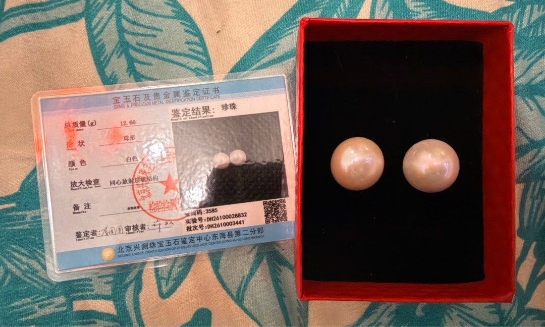 Real south sea pearl stud 17mm (Category: Earrings) located in Quezon City. Submitted by miamiluxe (Listing ID 1470970711, Image 3). Description: Mirror reflection Pinkish white 17 mm in size Silver 925 needle and pakaw So very pretty Comes with cert .