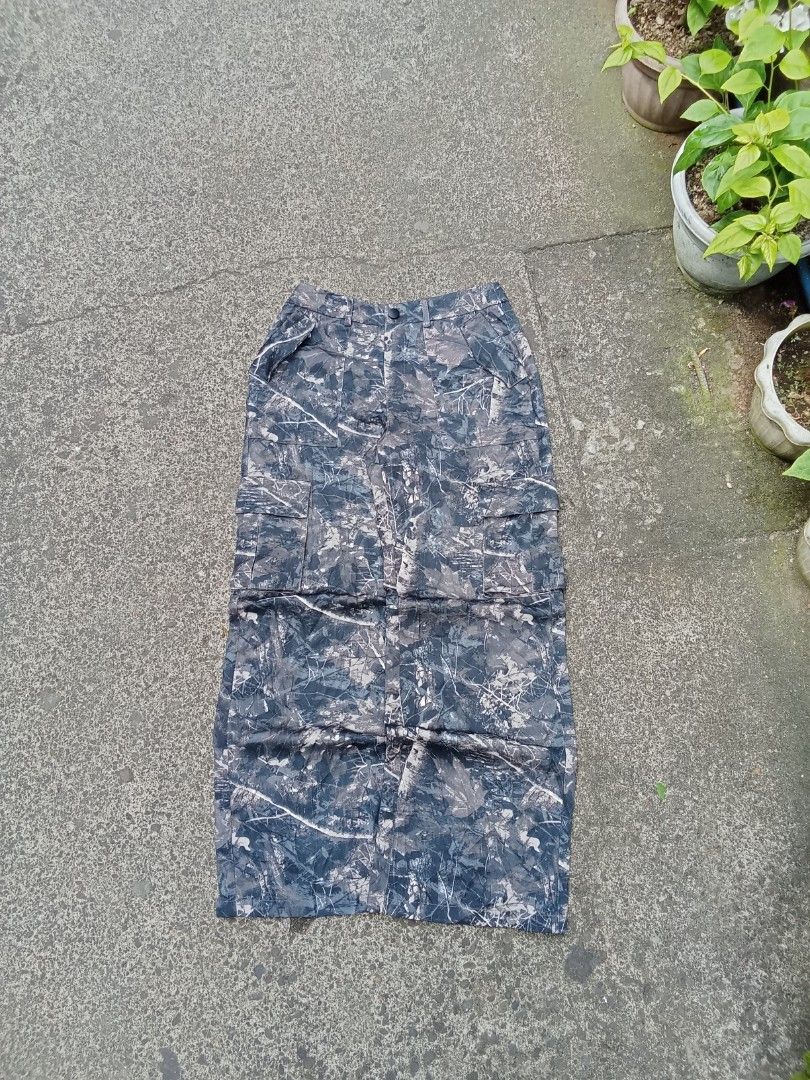 Real tree cargo pants (Category: Jeans) located in Lipa City. Submitted by -mon27thrift14 (Listing ID 1471042886, Image 1). Description: waist 28to29 length 40 thigh11.8 open leg 11.