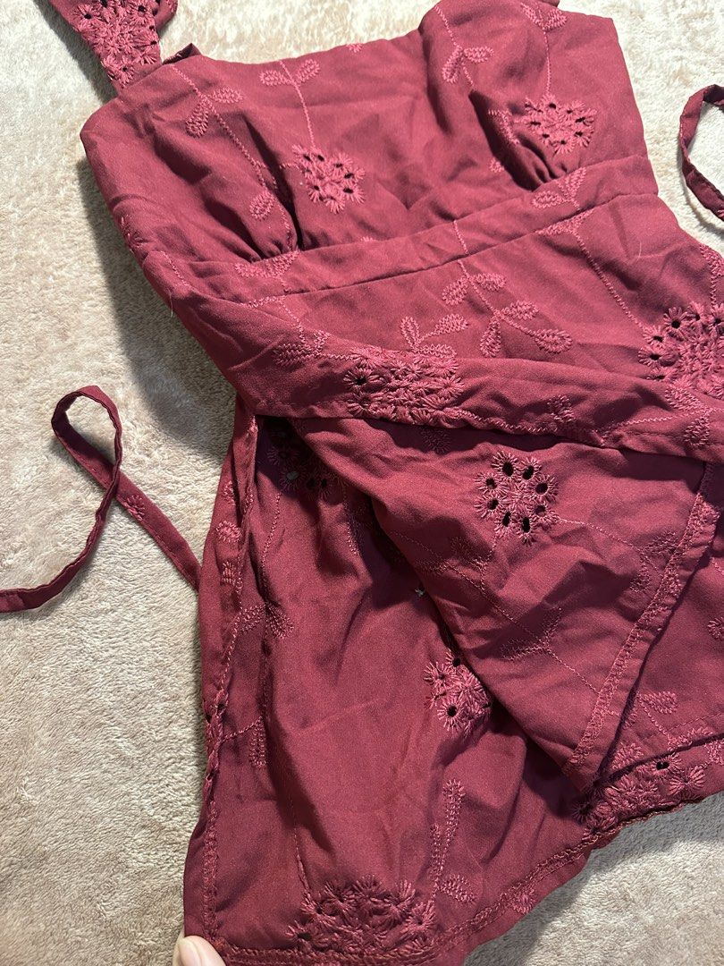 RED BACKLESS TOP (Category: Sleeveless) located in Cavite. Submitted by prelovedbyreluv (Listing ID 1471066201, Image 3). Description: .