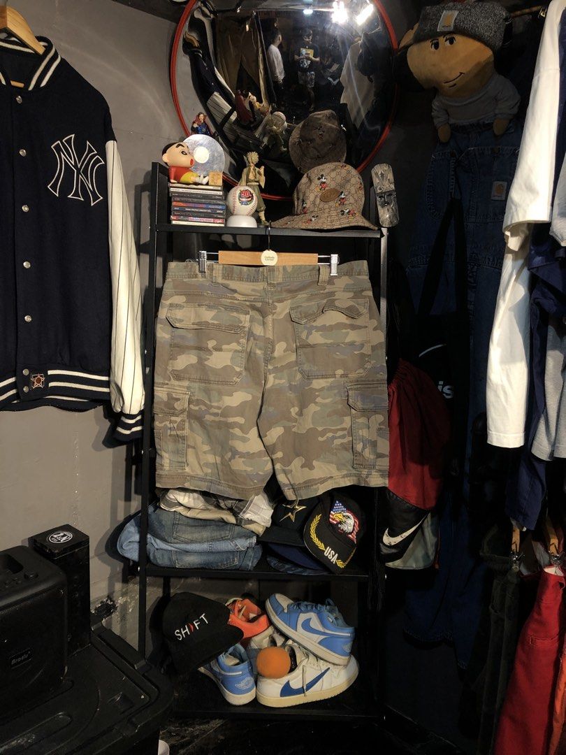 RED HEAD CAMO CARGO SHORT (Category: Shorts) located in San Pablo. Submitted by genesisllo24149 (Listing ID 1471019604, Image 3). Description: RED HEAD CAMO CARGO SHORT WAIST -> 36 LENGTH -> 19 THIGH -> 14.5 LEG OPENING -> 12 ISSUE -> NONE CONDITION -> EXCELLENT DM TO PURCHASE 📥 DISCLAIMER: - Please manage your expectations, posted items are preloved, used & thrifted -Actual color may vary due to lighting -Flaker will be posted.